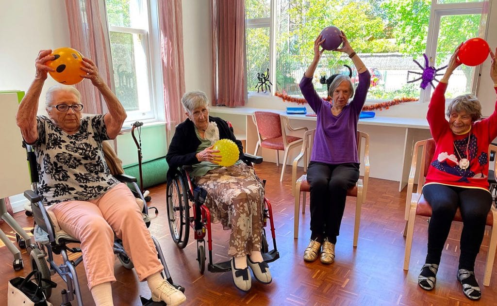 Ejercicios en residencia para alzheimer
