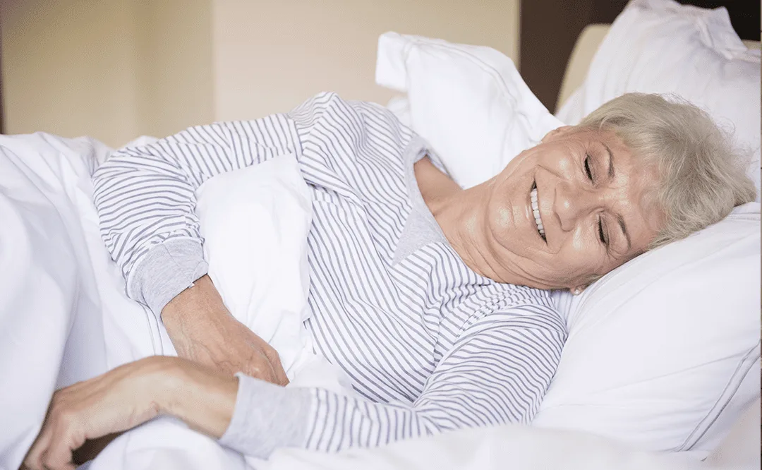 mujer anciana durmiendo