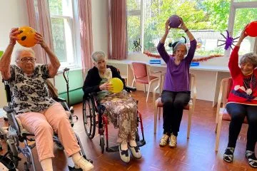 Más que un pasatiempo: cómo las terapias enriquecen el día a día en la tercera edad